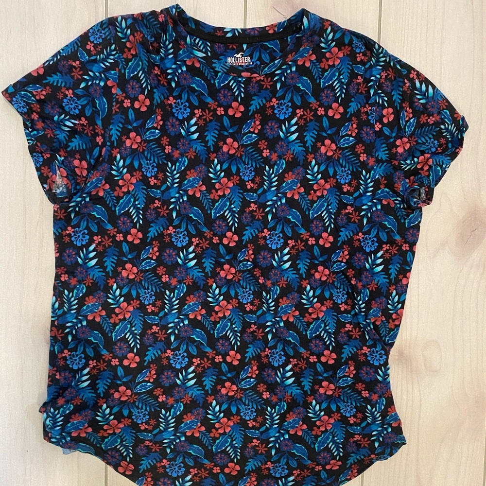Hollister crew neck tropical floral design t-shirt
